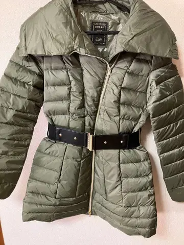 GUESS 벨트 포함 다운 자켓 올리브 그린