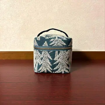 미나 페르호넨 랜드 시어터 파우치