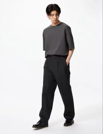 기간 한정 특별 가격 UNIQLO 턱 와이드 팬츠 M 사이즈 블랙