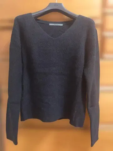 새상품급 BOSCH V넥 긴팔 니트 블랙