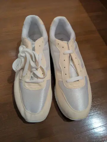 Puma 화이트 러닝화