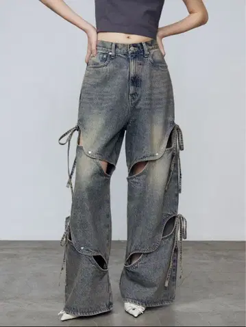 컷 아웃 루즈 청바지 EMODA