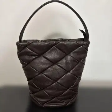 다코타 가죽 퀼팅 토트백