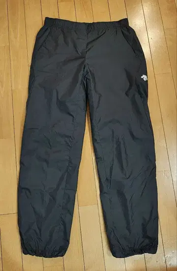 고품질 데상트 윈드브레이커 팬츠 코스믹 써모 블랙 M 사이즈
