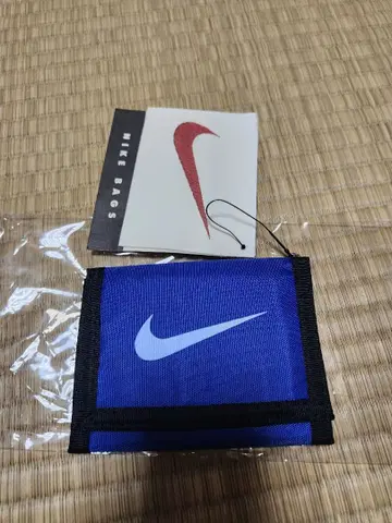 극 레어 데드스탁 Nike 3단 폴더형 지갑 은색 택