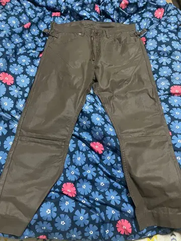 다크 그린 슬림핏 팬츠 TORNADO MART