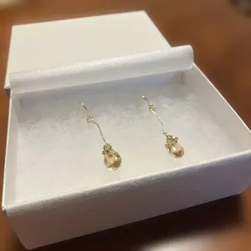 SWAROVSKI 스와로브스키 골드 드롭형 귀걸이 크리스탈