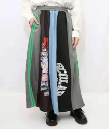 스칼라 153637: 로고 콜라주 패턴 데님 x 저리 절개 스커트