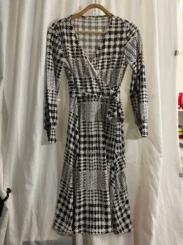 H&M 체크 무늬 긴팔 랩 원피스