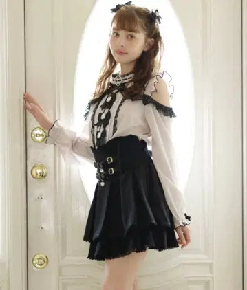 새상품급 LIZLISA 리즈리사 2단 리본 벨트 치마바지 블랙