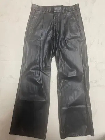 HARE 블랙 가죽 플레어 팬츠 S 사이즈