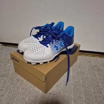 언더아머 스파이크 슈즈 화이트/블루