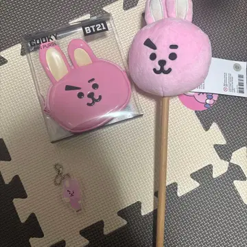 BT21 Cooky 코인 퍼스 및 키링 세트와 어깨 두드림