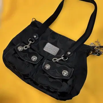 코우치 여성용 블랙 숄더백 로고