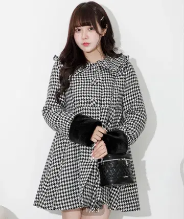 pium 비쥬 카라 도리 플레어 코트