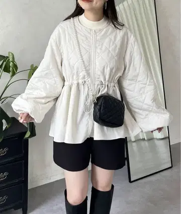 [ 미사용 새상품 ] 프로즈베일*볼륨 슬리브 퀼팅 페플럼 블루종