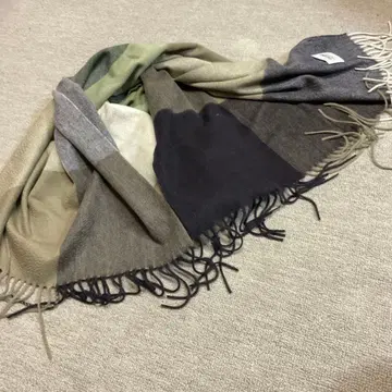 필롬 물결치는 어른 시크한 체크 캐시미어 숄