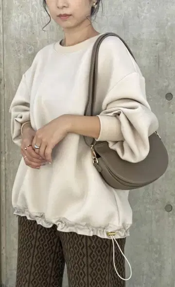 카프리슈 레마쥬 밑단 드로스트 풀오버