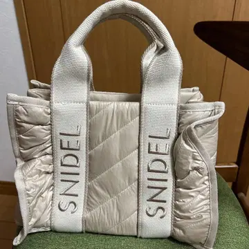 SNIDEL 베이지 퀼팅 핸드백