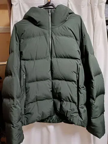 유니클로 심리스 다운 후드티/3D 컷 다크 그린 XL 발수 방풍 경량