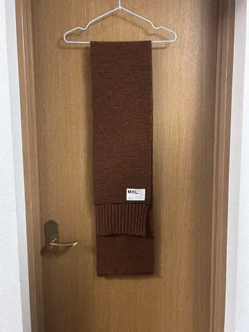 MHL. 브라운 머플러