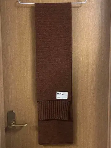 MHL. 브라운 머플러