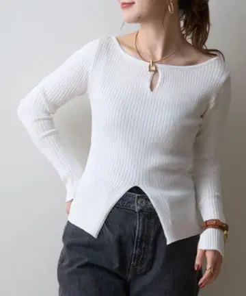 EMMA ROUGE VIF 컷 아웃 리브 니트