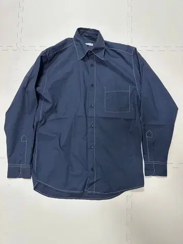 네이비 긴팔 셔츠 가슴 포켓 부착