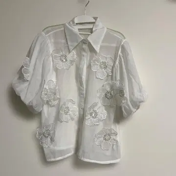 꽃무늬 자수 시어 화이트 셔츠 반팔