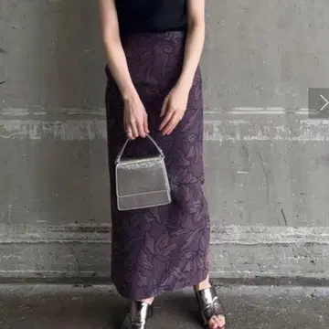 [새상품급] 러그나문 플라워 자카드 내로우 스커트 네이비