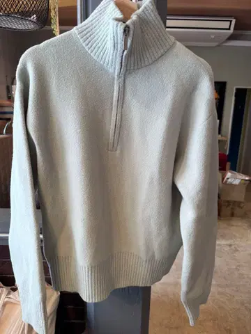 컨디션 최상 ZARA 라이트 그레이 하이넥 스웨터