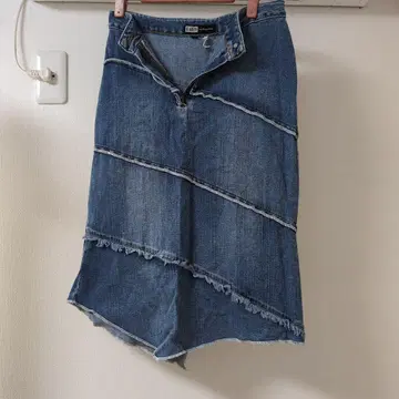 데님 비대칭 밑단 스커트