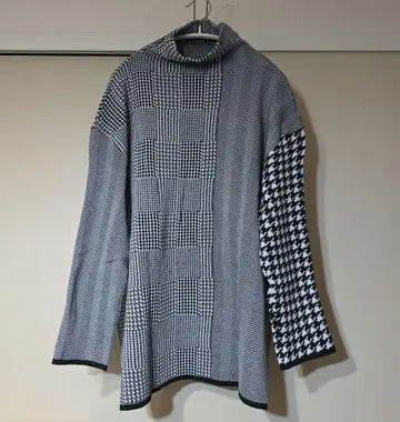 [시착만 한 상품] 체크 무늬 하이넥 스웨터