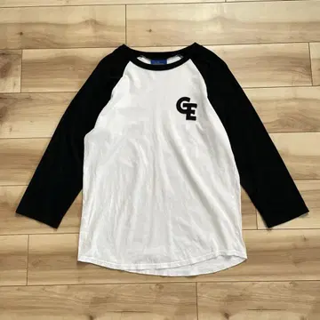 GOOD ENOUGH GE 펠트 로고 래글런 칠부 T셔츠