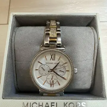 MICHAEL KORS 크로노그래프 손목시계 화이트