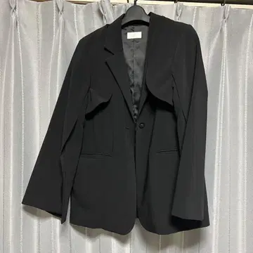 블랙 테일러드 자켓 플레어 슬리브