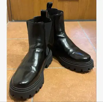 컨디션 최상 ZARA 사이드 고어 부츠 블랙 숏부츠 사이드 고어 자라