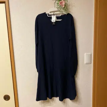 네이비 긴팔 무릎 기장 원피스