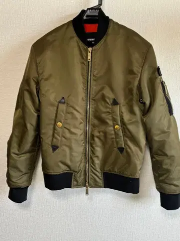 DSQUARED2 MA-1 스타일 자켓 올리브 색상