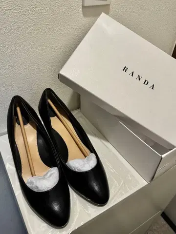 [ 걸을 수 있는 슬림 레그 펌프스 ] RANDA 블랙 하이힐 23.5