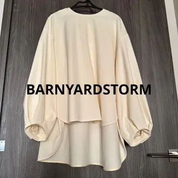 아이보리 펄 버튼 상의