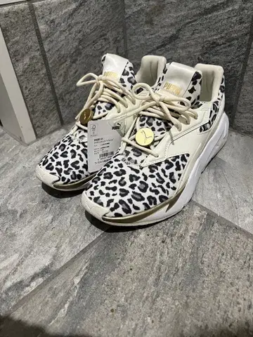 [ 미사용 새상품 ] 푸마 레오파드 무늬 스니커즈