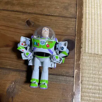 버즈 라이트이어 피규어 카