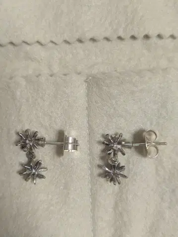 JOAQUIN BERAO 실버 귀걸이