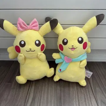 611. Girlish PIKACHU 빅 봉제 인형 피카츄 2종