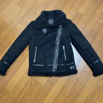 ZARA 블랙 무스탕풍 자켓