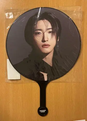 ATEEZ 성화 부채 TOWARDS THE LIGHT 월드 투어