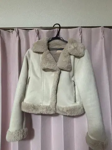 RESEXXY 숏 기장 무스탕 코트 F