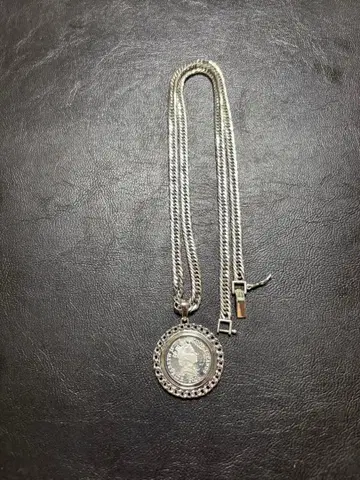 실버 메달 펜던트 목걸이