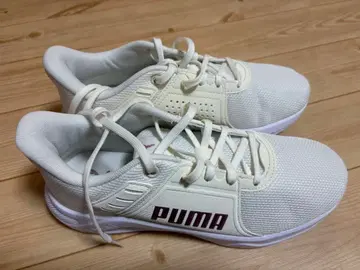 PUMA [ 푸마 ] 화이트 스니커즈 ( 23.5cm )